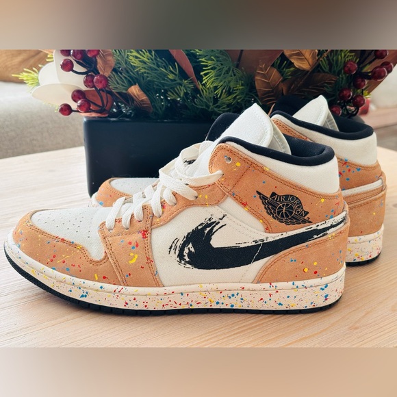 Air Jordan 1 SE Mid Brushstroke Paint Splatter - Picture 4 of 12